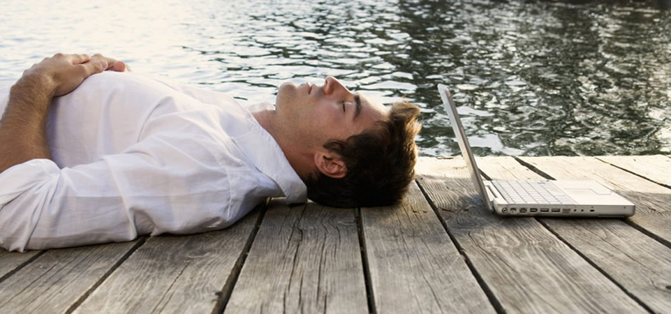 Bannerbild Mann auf Steg